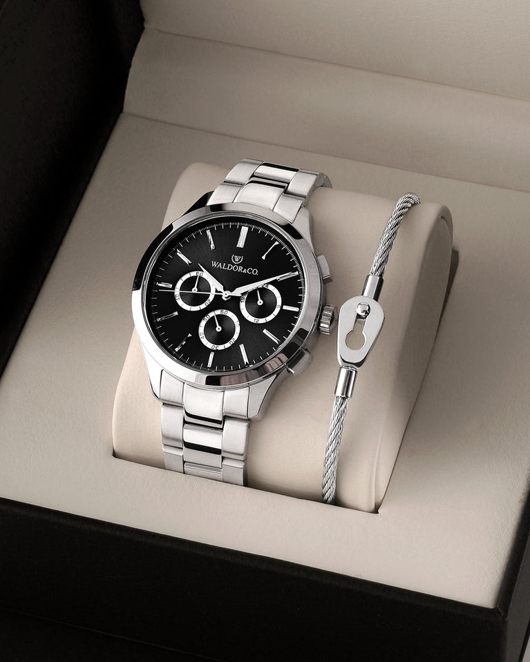 A round mens watch in rhodium-plated silver from Waldor & Co. with black sunray dial and a second hand. Seiko movement. The model is Chrono 42 Capri 42mm.