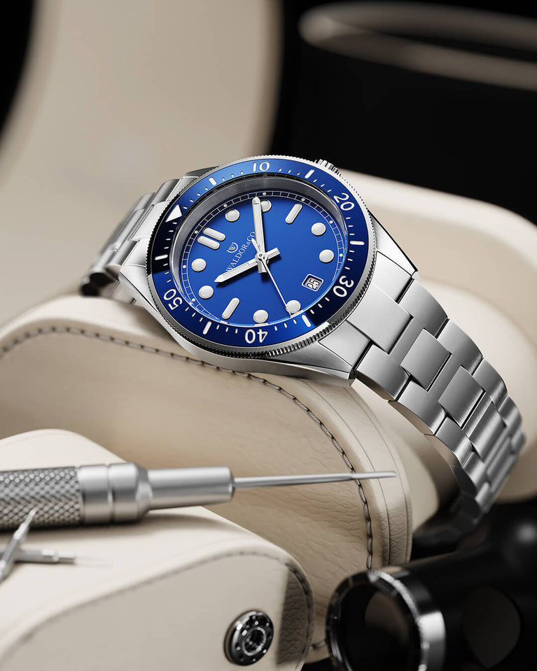 luminous hands. Ronda 715. The model is Novel 40 Cap d’Ail 40mm.