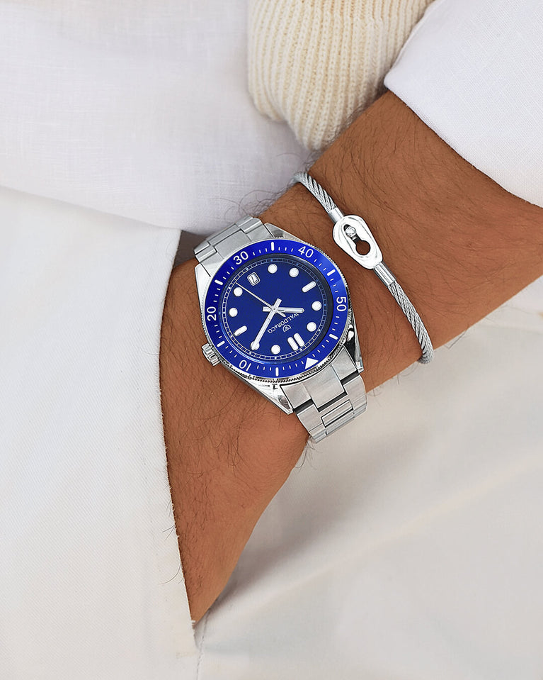 luminous hands. Ronda 715. The model is Novel 40 Cap d’Ail 40mm.