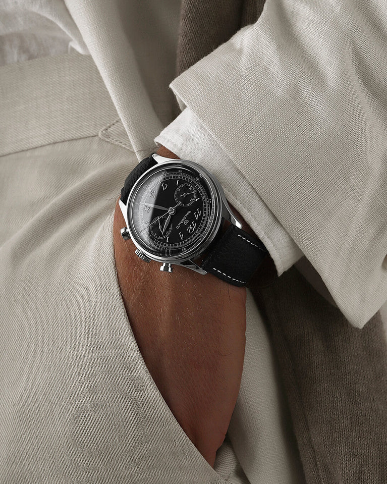  A round mens watch in Rhodium-plated 316L stainless from Waldor & Co. with black sunray dial. Curved mineral glass with 5 layers anti-reflective coating. Seiko VD32 movement. Genuine leather strap. The model is Avant 39 Eze.