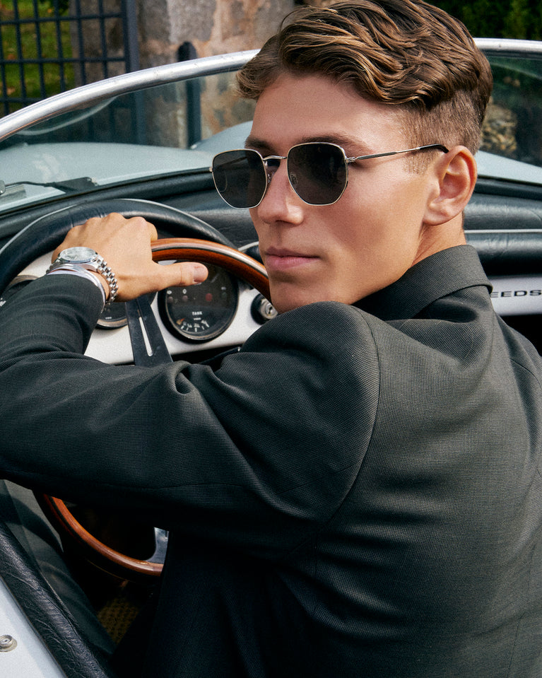  A round mens watch in rhodium-plated silver from Waldor & Co. with black sunray dial and a second hand. Seiko movement. The model is Chrono 39 Porto Cervo.