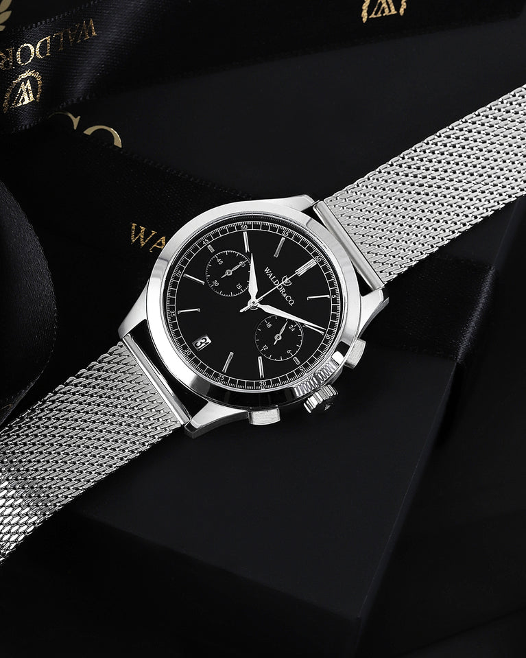  A round mens watch in rhodium-plated silver from Waldor & Co. with black sunray dial and a second hand. Seiko movement. The model is Chrono 39 Sardinia 39mm.