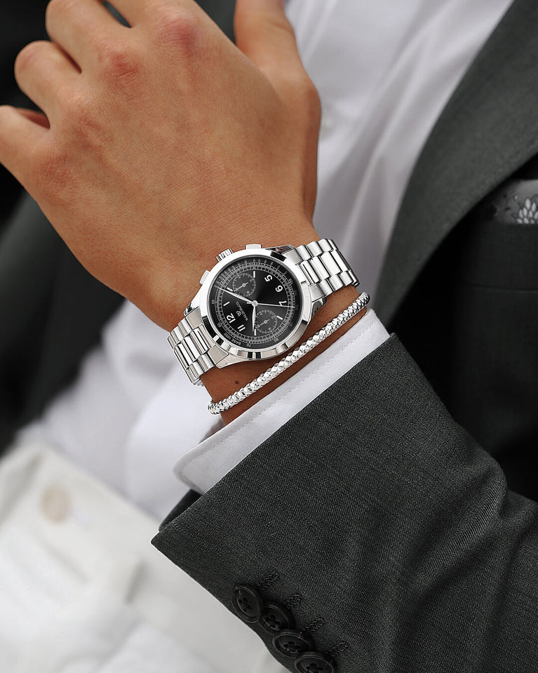  A round mens watch in rhodium-plated silver from Waldor & Co. with black sunray dial and a second hand. Seiko movement. The model is Chrono 39 Porto Cervo.