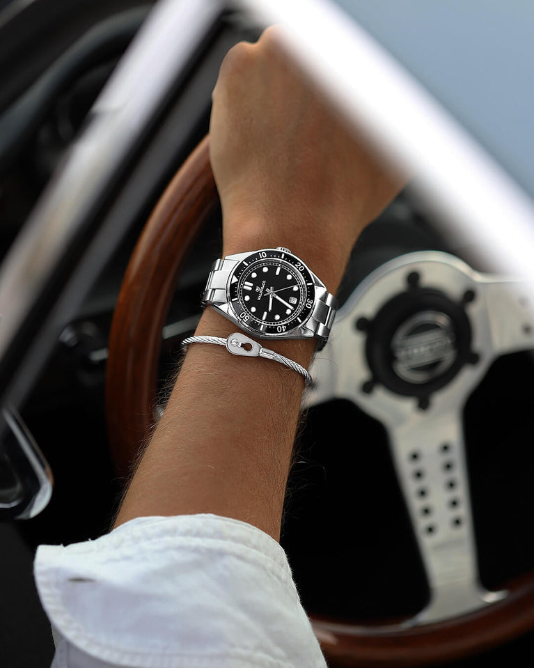  luminous hands. Ronda 715. The model is Novel 40 Cap d’Ail 40mm.