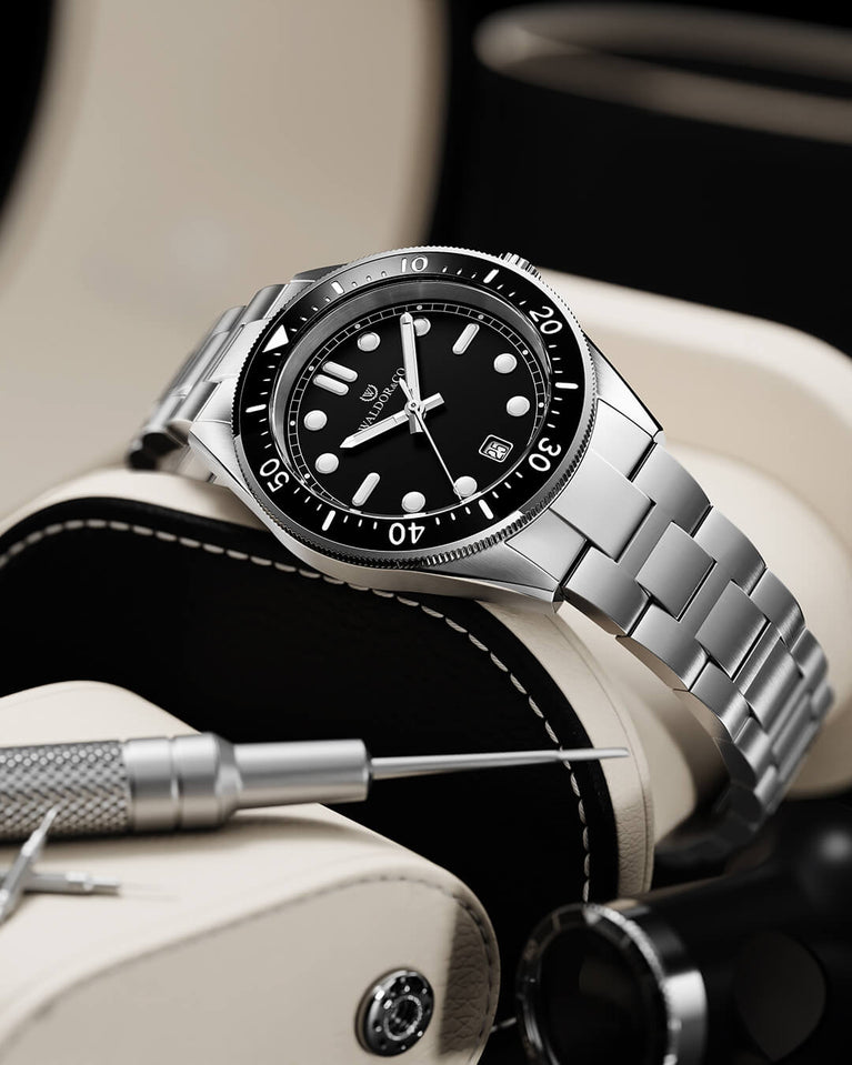  luminous hands. Ronda 715. The model is Novel 40 Cap d’Ail 40mm.